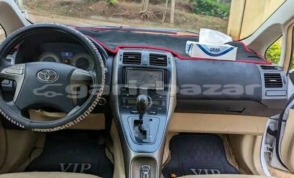 Sayi Na hannu Toyota Blade White Mota in Bafoussam a West Kamaru Sayi Na hannu Toyota Blade White Mota in Bafoussam a West Kamaru