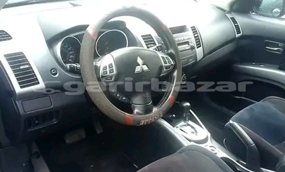 Sayi Sabo Mitsubishi Outlander White Mota in Douala a Ƙasar Kamaru Sayi Sabo Mitsubishi Outlander White Mota in Douala a Ƙasar Kamaru