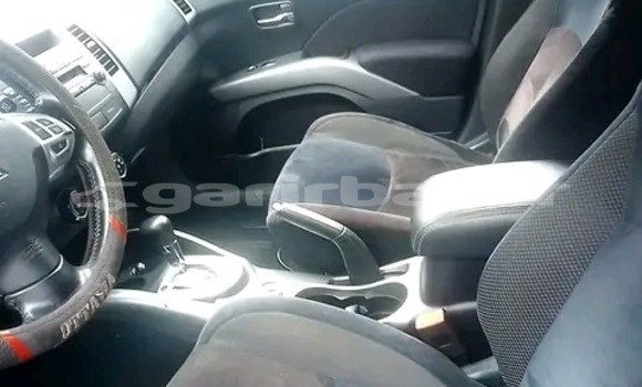 Sayi Sabo Mitsubishi Outlander White Mota in Douala a Ƙasar Kamaru Sayi Sabo Mitsubishi Outlander White Mota in Douala a Ƙasar Kamaru