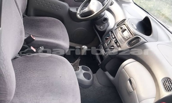 Buy Used Toyota Yaris Blue Car in Bafoussam in West Cameroon Buy Used Toyota Yaris Blue Car in Bafoussam in West Cameroon
