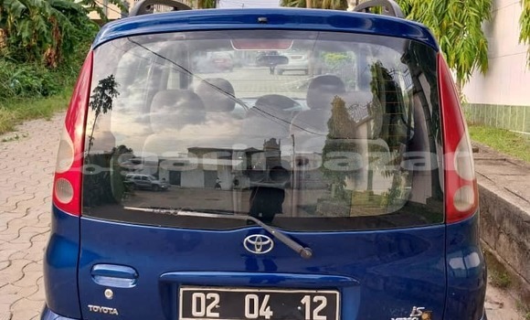 Buy Used Toyota Yaris Blue Car in Bafoussam in West Cameroon Buy Used Toyota Yaris Blue Car in Bafoussam in West Cameroon