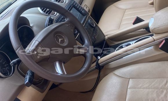 Buy Used Mercedes‒Benz ML–Class White Car in Douala in Littoral Cameroon
