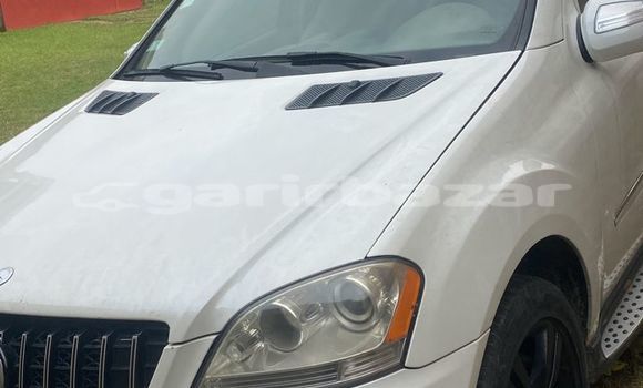 Sayi Na hannu Mercedes‒Benz ML–Class White Mota in Douala a Ƙasar Kamaru Sayi Na hannu Mercedes‒Benz ML–Class White Mota in Douala a Ƙasar Kamaru