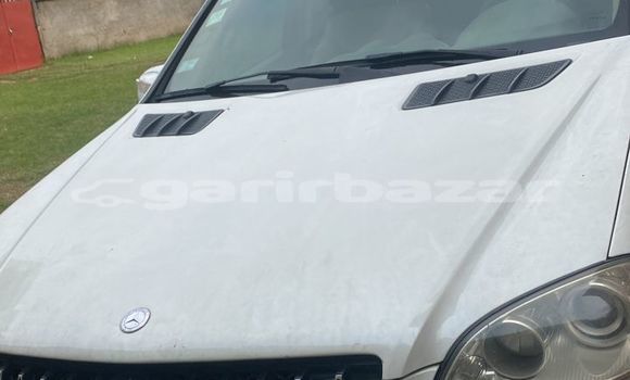 Sayi Na hannu Mercedes‒Benz ML–Class White Mota in Douala a Ƙasar Kamaru Sayi Na hannu Mercedes‒Benz ML–Class White Mota in Douala a Ƙasar Kamaru