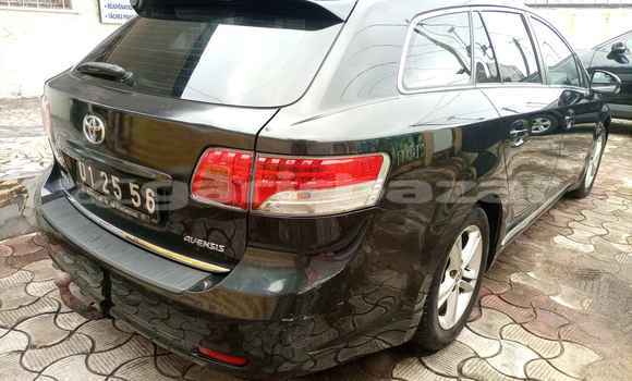Sayi Na hannu Toyota Avensis Black Mota in Douala a Ƙasar Kamaru Sayi Na hannu Toyota Avensis Black Mota in Douala a Ƙasar Kamaru