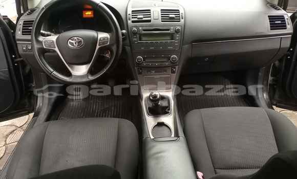 Sayi Na hannu Toyota Avensis Black Mota in Douala a Ƙasar Kamaru Sayi Na hannu Toyota Avensis Black Mota in Douala a Ƙasar Kamaru