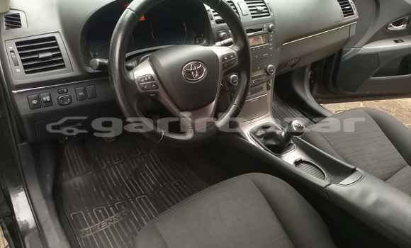 Sayi Na hannu Toyota Avensis Black Mota in Douala a Ƙasar Kamaru Sayi Na hannu Toyota Avensis Black Mota in Douala a Ƙasar Kamaru