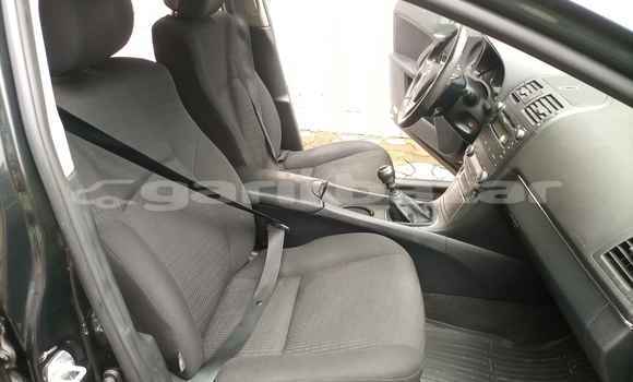 Sayi Na hannu Toyota Avensis Black Mota in Douala a Ƙasar Kamaru Sayi Na hannu Toyota Avensis Black Mota in Douala a Ƙasar Kamaru