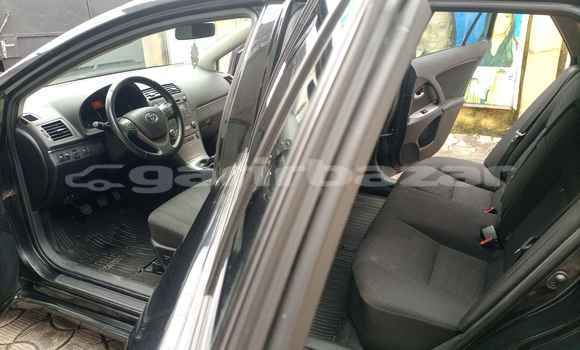 Sayi Na hannu Toyota Avensis Black Mota in Douala a Ƙasar Kamaru Sayi Na hannu Toyota Avensis Black Mota in Douala a Ƙasar Kamaru