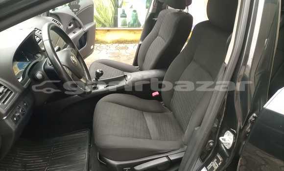Sayi Na hannu Toyota Avensis Black Mota in Douala a Ƙasar Kamaru Sayi Na hannu Toyota Avensis Black Mota in Douala a Ƙasar Kamaru