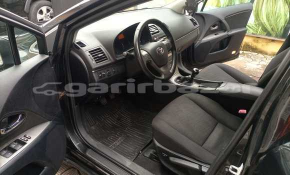 Sayi Na hannu Toyota Avensis Black Mota in Douala a Ƙasar Kamaru Sayi Na hannu Toyota Avensis Black Mota in Douala a Ƙasar Kamaru