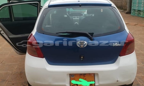 Sayi Na hannu Toyota Vitz Azurfa Mota in Douala a Ƙasar Kamaru Sayi Na hannu Toyota Vitz Azurfa Mota in Douala a Ƙasar Kamaru