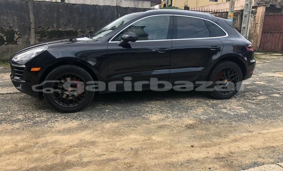 Sayi Sabo Porsche Cayenne Black Mota in Douala a Ƙasar Kamaru Sayi Sabo Porsche Cayenne Black Mota in Douala a Ƙasar Kamaru