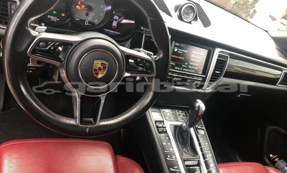 Sayi Sabo Porsche Cayenne Black Mota in Douala a Ƙasar Kamaru Sayi Sabo Porsche Cayenne Black Mota in Douala a Ƙasar Kamaru