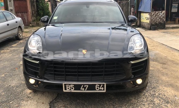 Sayi Sabo Porsche Cayenne Black Mota in Douala a Ƙasar Kamaru Sayi Sabo Porsche Cayenne Black Mota in Douala a Ƙasar Kamaru