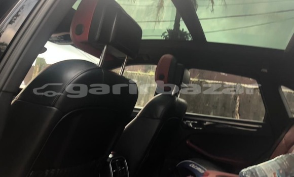 Sayi Sabo Porsche Cayenne Black Mota in Douala a Ƙasar Kamaru Sayi Sabo Porsche Cayenne Black Mota in Douala a Ƙasar Kamaru