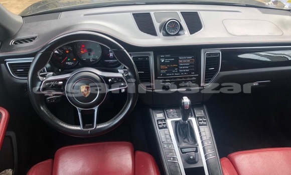 Sayi Sabo Porsche Cayenne Black Mota in Douala a Ƙasar Kamaru Sayi Sabo Porsche Cayenne Black Mota in Douala a Ƙasar Kamaru