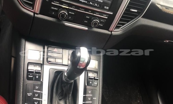 Sayi Sabo Porsche Cayenne Black Mota in Douala a Ƙasar Kamaru Sayi Sabo Porsche Cayenne Black Mota in Douala a Ƙasar Kamaru