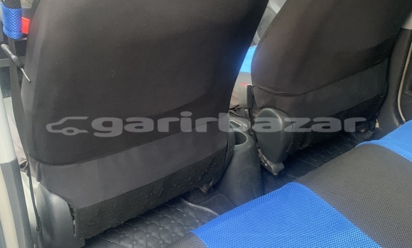 Sayi Na hannu Toyota Vitz Azurfa Mota in Douala a Ƙasar Kamaru Sayi Na hannu Toyota Vitz Azurfa Mota in Douala a Ƙasar Kamaru