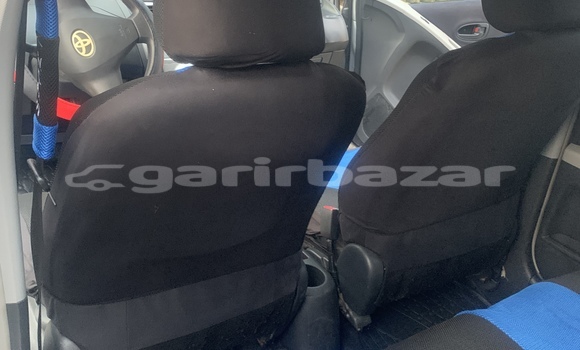 Sayi Na hannu Toyota Vitz Azurfa Mota in Douala a Ƙasar Kamaru Sayi Na hannu Toyota Vitz Azurfa Mota in Douala a Ƙasar Kamaru