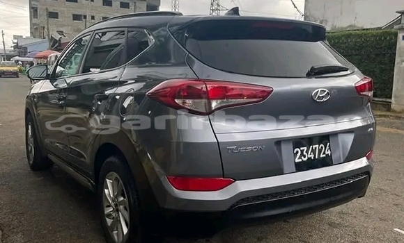 Sayi Na hannu Hyundai Tucson Azurfa Mota in Douala a Ƙasar Kamaru