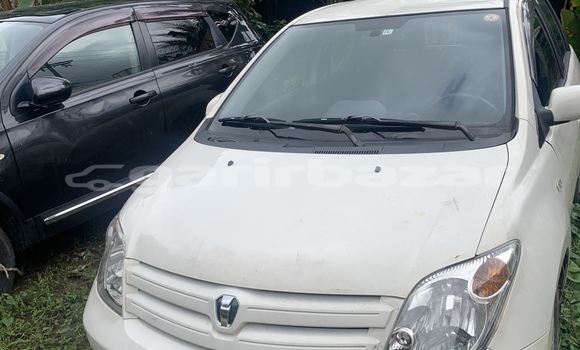 Acheter Import Voiture Toyota Vitz Blanc à Douala, Littoral Cameroon