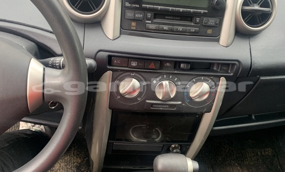 Sayi Imported Toyota IST White Mota in Douala a Ƙasar Kamaru Sayi Imported Toyota IST White Mota in Douala a Ƙasar Kamaru