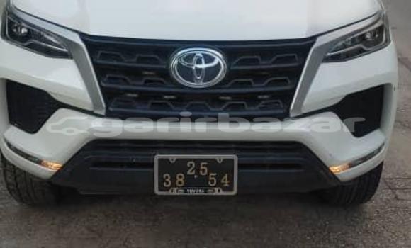 Acheter Import Voiture Toyota Fortuner Blanc à Douala, Littoral Cameroon