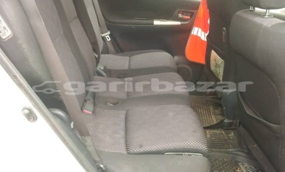 Sayi Na hannu Toyota Corolla Verso Sauran Mota in Douala a Ƙasar Kamaru Sayi Na hannu Toyota Corolla Verso Sauran Mota in Douala a Ƙasar Kamaru