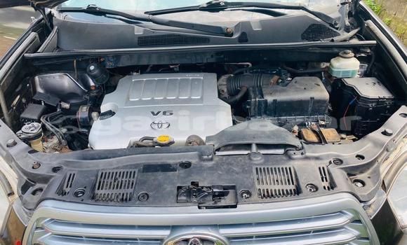 Sayi Imported Toyota Highlander Blue Mota in Douala a Ƙasar Kamaru Sayi Imported Toyota Highlander Blue Mota in Douala a Ƙasar Kamaru