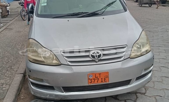 Buy Used Toyota Avensis Verso Silver Car in Douala in Littoral Cameroon