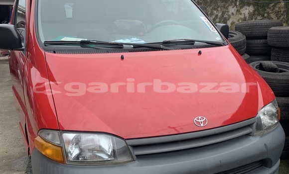 Sayi Imported Toyota Hiace Red Mota in Douala a Ƙasar Kamaru