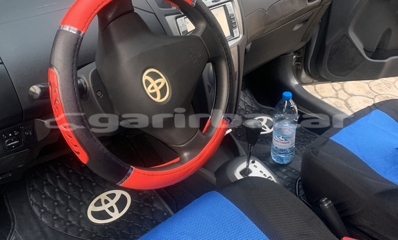 Sayi Imported Toyota Vitz Azurfa Mota in Douala a Ƙasar Kamaru Sayi Imported Toyota Vitz Azurfa Mota in Douala a Ƙasar Kamaru