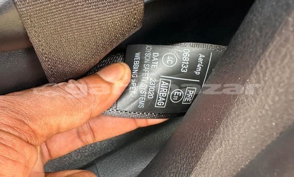 Acheter Occasion Voiture Toyota Hilux Blanc à Yaoundé, Central Cameroon Acheter Occasion Voiture Toyota Hilux Blanc à Yaoundé, Central Cameroon