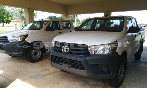 Acheter Occasion Voiture Toyota Hilux Blanc à Yaoundé, Central Cameroon Acheter Occasion Voiture Toyota Hilux Blanc à Yaoundé, Central Cameroon