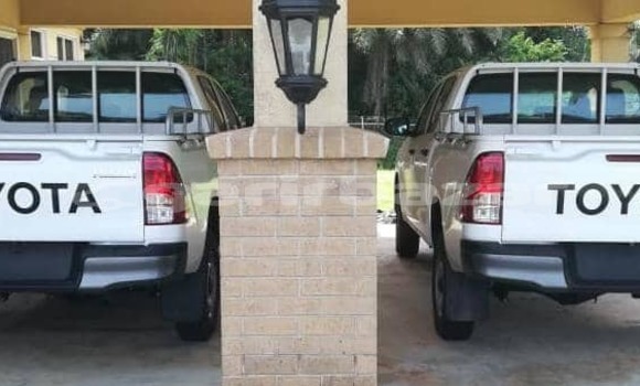 Acheter Occasion Voiture Toyota Hilux Blanc à Yaoundé, Central Cameroon Acheter Occasion Voiture Toyota Hilux Blanc à Yaoundé, Central Cameroon