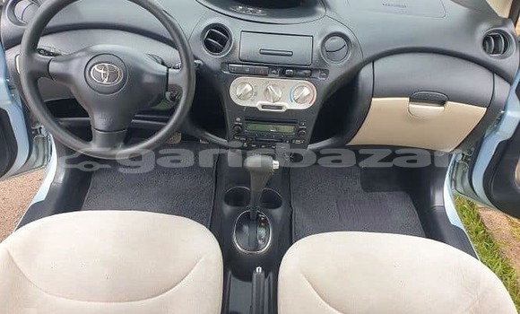 Sayi Na hannu Toyota Yaris Azurfa Mota in Douala a Ƙasar Kamaru Sayi Na hannu Toyota Yaris Azurfa Mota in Douala a Ƙasar Kamaru