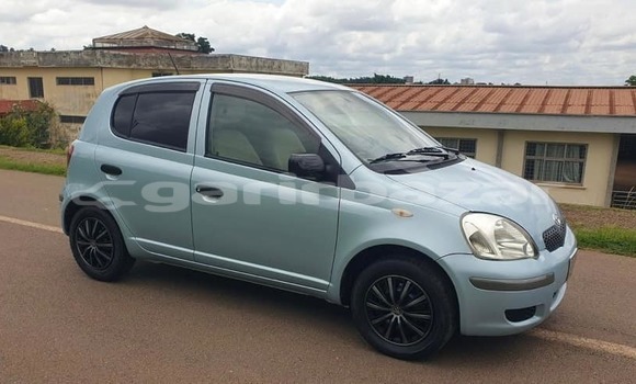 Sayi Na hannu Toyota Yaris Azurfa Mota in Douala a Ƙasar Kamaru Sayi Na hannu Toyota Yaris Azurfa Mota in Douala a Ƙasar Kamaru
