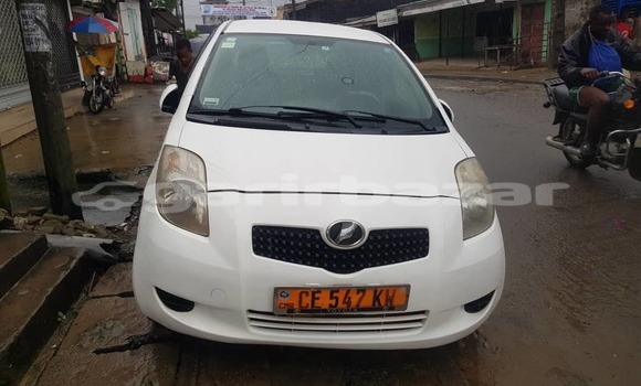 Acheter Occasion Voiture Toyota Vitz Blanc à Douala, Littoral Cameroon