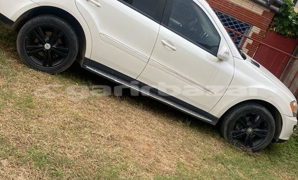 Buy Used Mercedes‒Benz ML–Class White Car in Douala in Littoral Cameroon Buy Used Mercedes‒Benz ML–Class White Car in Douala in Littoral Cameroon