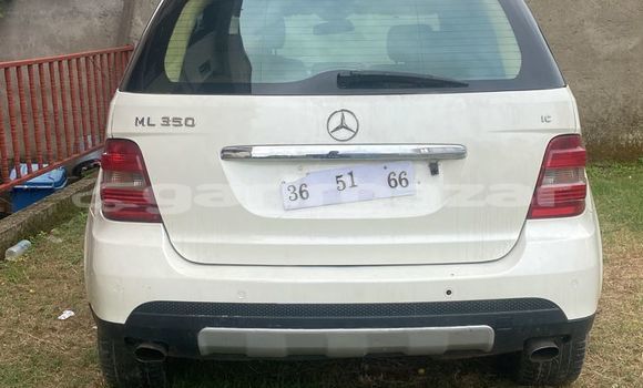 Buy Used Mercedes‒Benz ML–Class White Car in Douala in Littoral Cameroon Buy Used Mercedes‒Benz ML–Class White Car in Douala in Littoral Cameroon