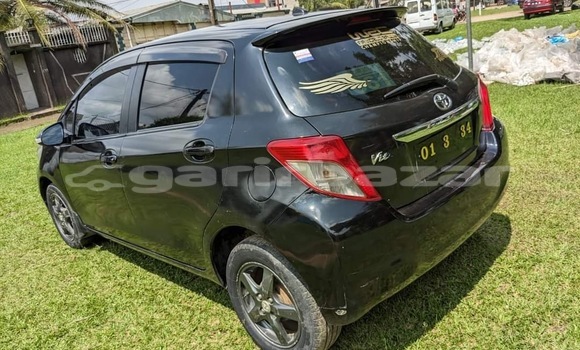 Sayi Sabo Toyota Vitz Black Mota in Douala a Ƙasar Kamaru