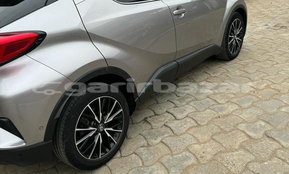 Sayi Imported Toyota C-HR Sauran Mota in Douala a Ƙasar Kamaru Sayi Imported Toyota C-HR Sauran Mota in Douala a Ƙasar Kamaru
