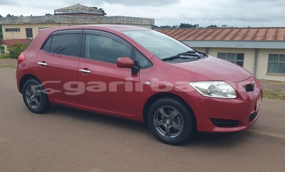 Sayi Na hannu Toyota Auris Red Mota in Yaounde a Babban Kamaru
