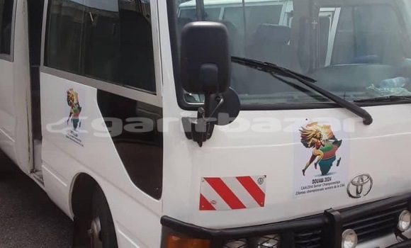 Sayi Na hannu Toyota Coaster White Mota in Douala a Ƙasar Kamaru Sayi Na hannu Toyota Coaster White Mota in Douala a Ƙasar Kamaru