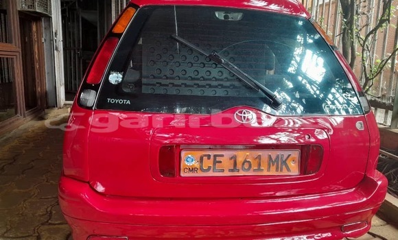 Sayi Na hannu Toyota Corolla Red Mota in Yaounde a Babban Kamaru Sayi Na hannu Toyota Corolla Red Mota in Yaounde a Babban Kamaru
