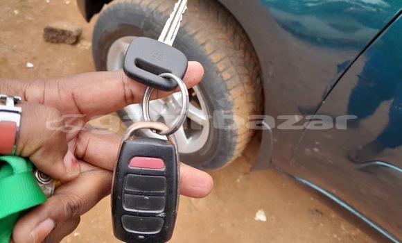 Sayi Na hannu Toyota RAV4 Green Mota in Yaounde a Babban Kamaru Sayi Na hannu Toyota RAV4 Green Mota in Yaounde a Babban Kamaru