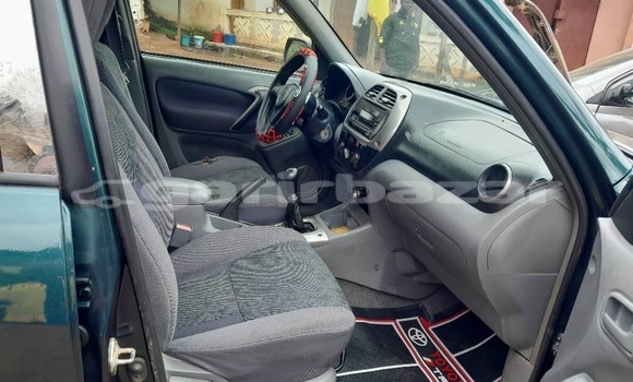 Sayi Na hannu Toyota RAV4 Green Mota in Yaounde a Babban Kamaru Sayi Na hannu Toyota RAV4 Green Mota in Yaounde a Babban Kamaru