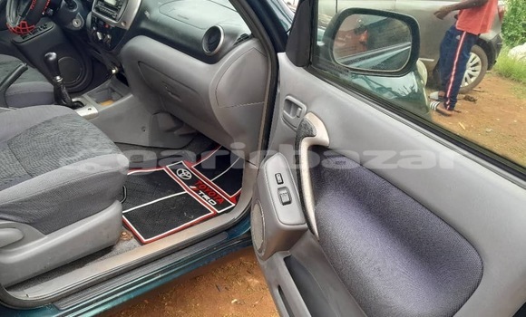 Sayi Na hannu Toyota RAV4 Green Mota in Yaounde a Babban Kamaru Sayi Na hannu Toyota RAV4 Green Mota in Yaounde a Babban Kamaru