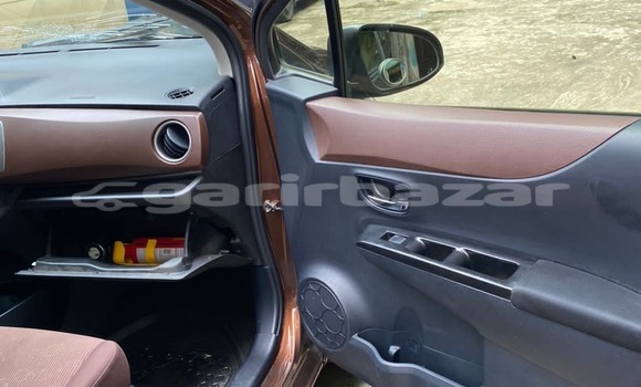 Sayi Na hannu Toyota Vitz Sauran Mota in Douala a Ƙasar Kamaru